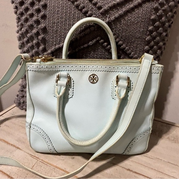 Tory Burch Handbags - ❤️Tory Burch Robinson Top Handle Handbag